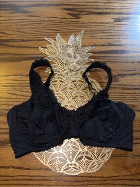 Black Lace Bra underwire unlined, padded straps hook eye closure minimalist bra